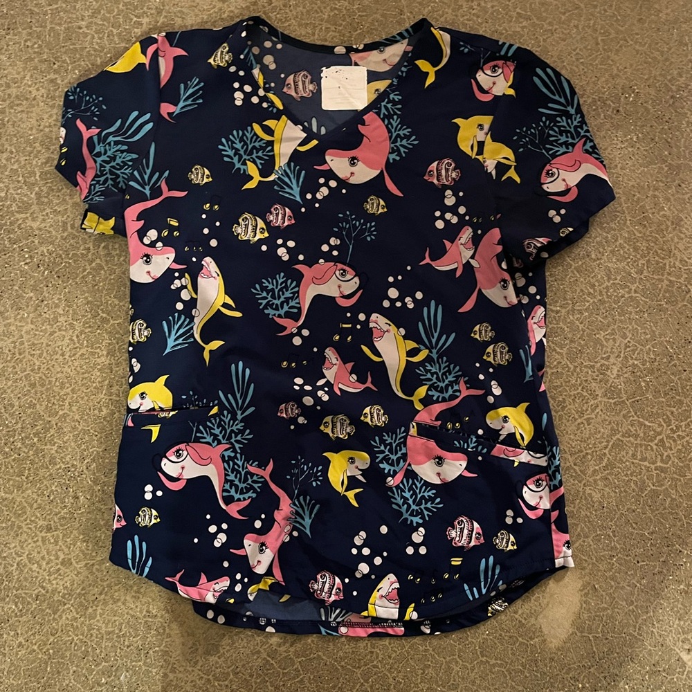 Cherokee Scrubs Women’s M Shark Scrub Top